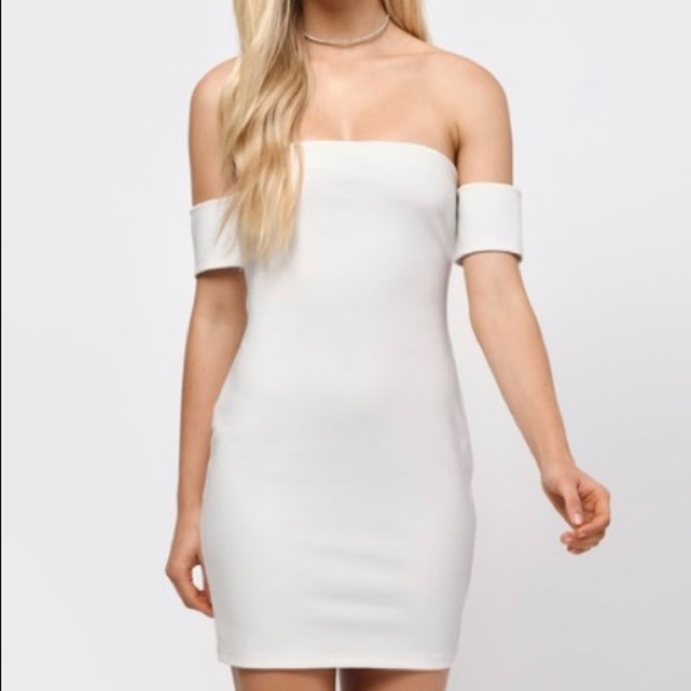 Tobi White Off the Shoulder Bodycon Lace Up Dress